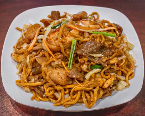 Order House Special Combination Chow Mein food online from Golden Wok store, San Mateo on bringmethat.com