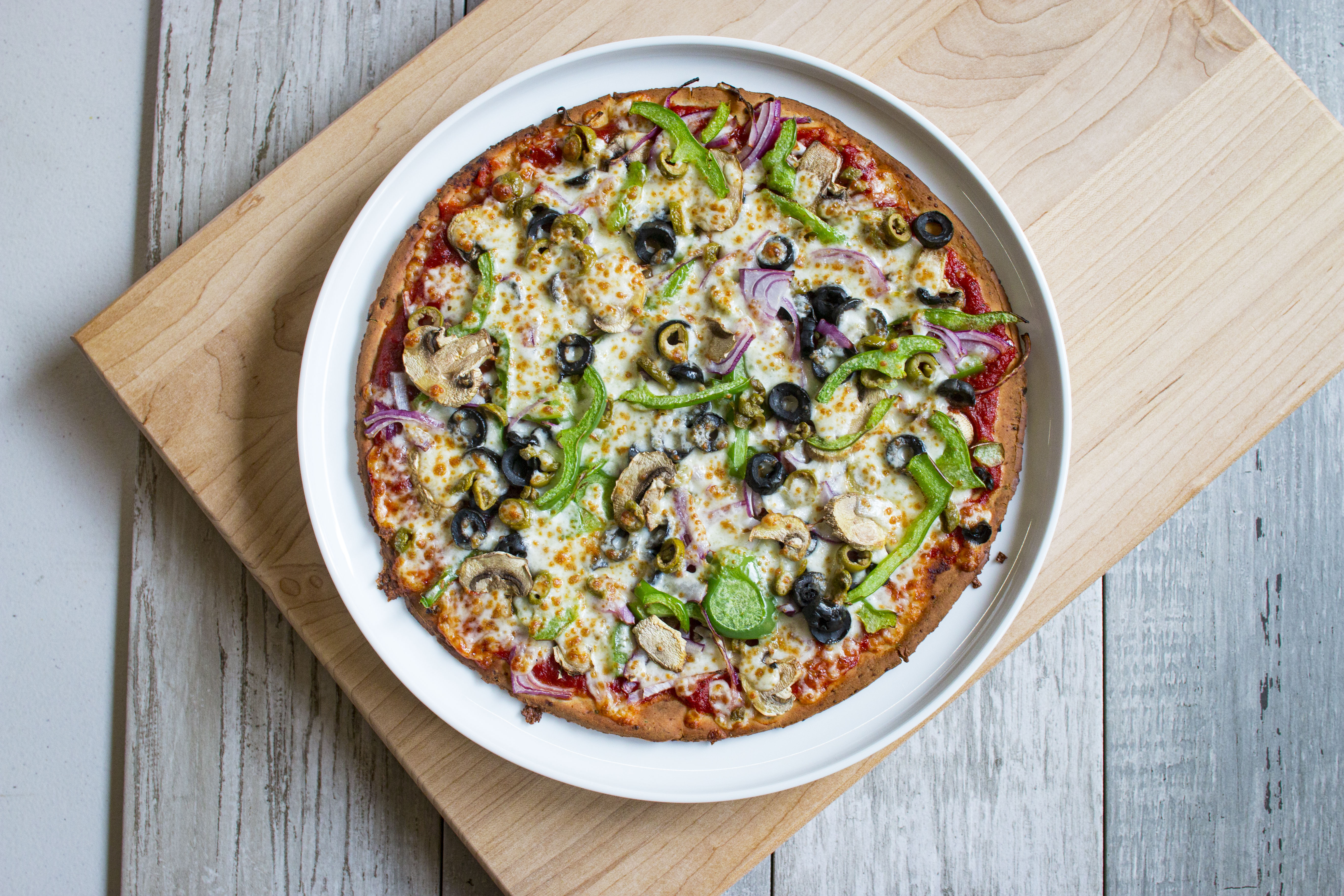 Order Vegetable Pizza-Medium food online from Fresh Brothers store, Santa Monica on bringmethat.com