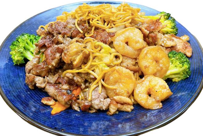Order House Chow Mein food online from Oishi Teriyaki & Sushi store, Paramount on bringmethat.com
