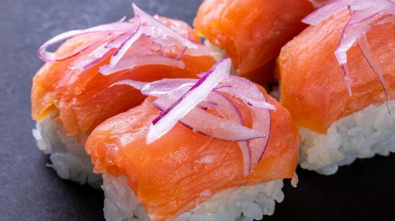 Order (f049) Philly Salmon Roll food online from Sushistop Glendale store, Glendale on bringmethat.com