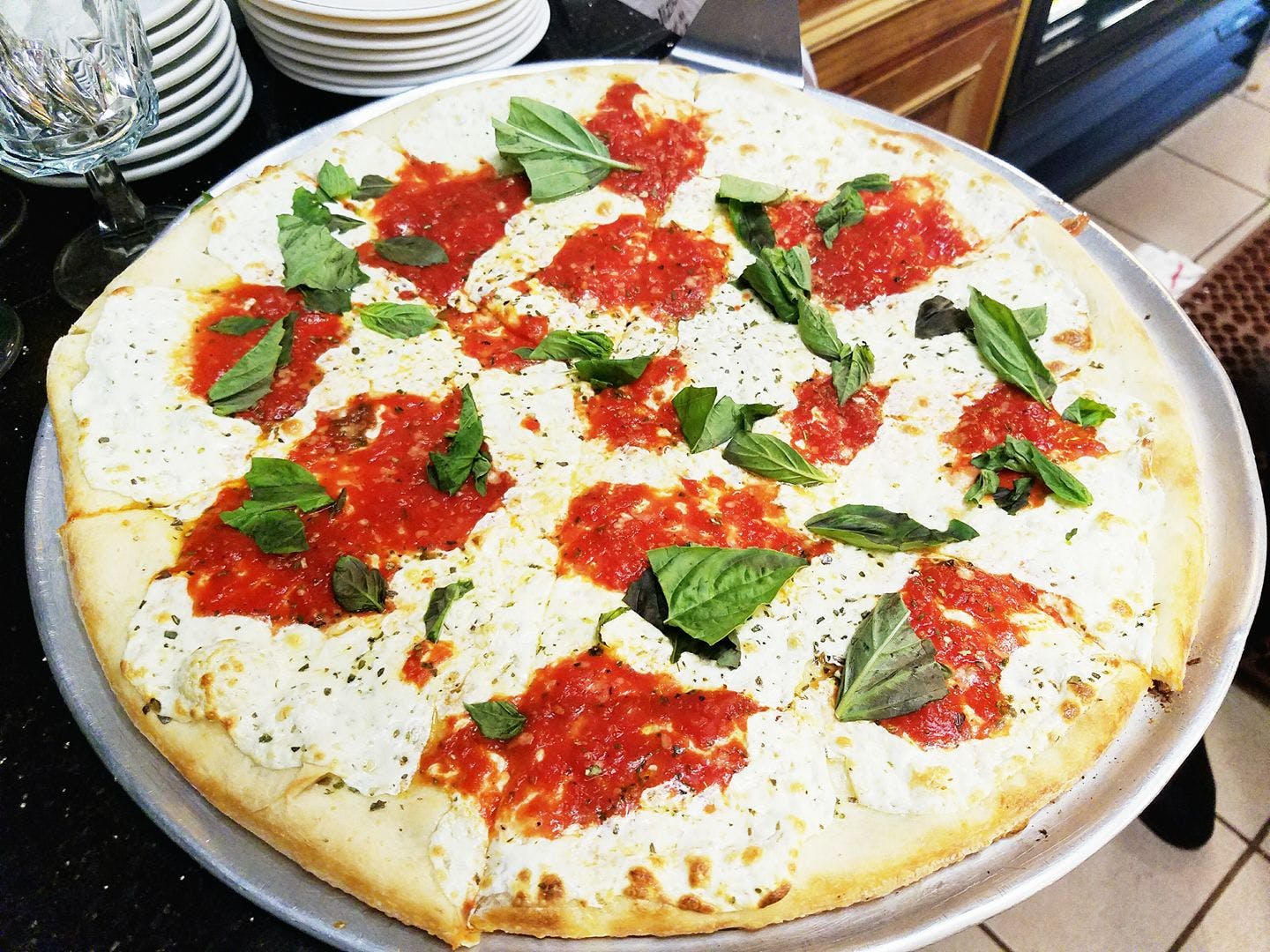 Order Fresh Mozzarella & Basil Pizza - Small food online from Delizia 92 restaurant & pizza store, New York on bringmethat.com