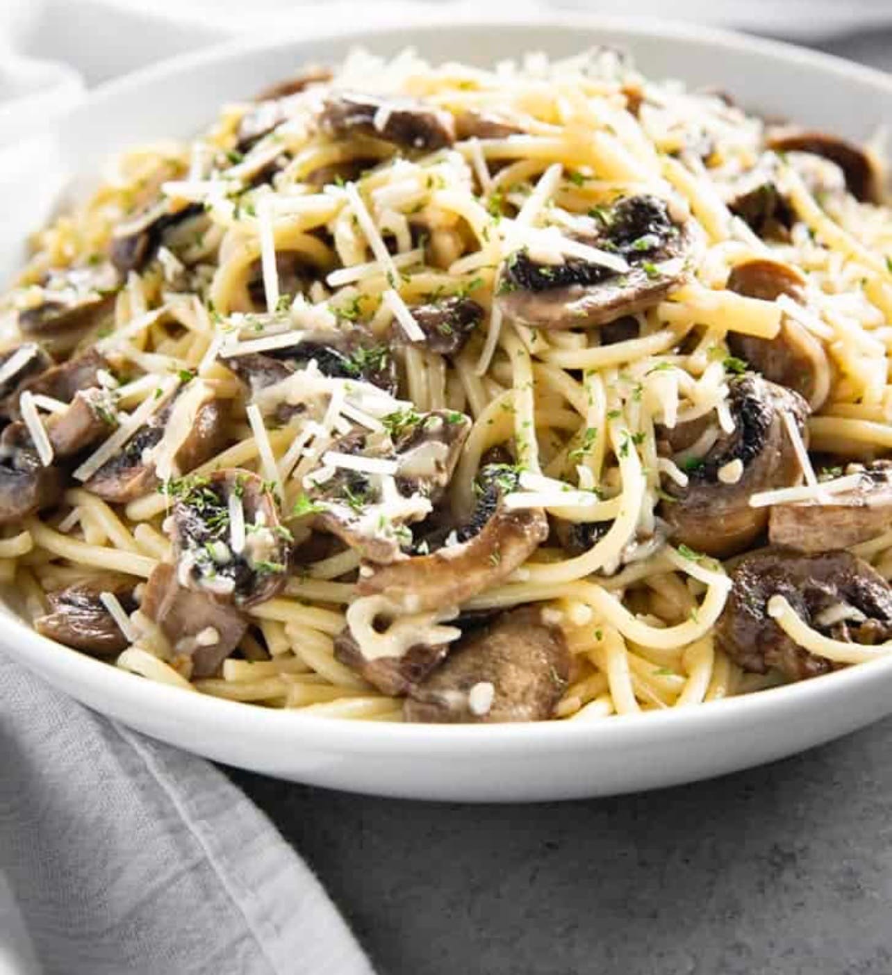 Order Linguini with Mushrooms - Pasta food online from Bella Sera Italian Restaurant store, Copperas Cove on bringmethat.com
