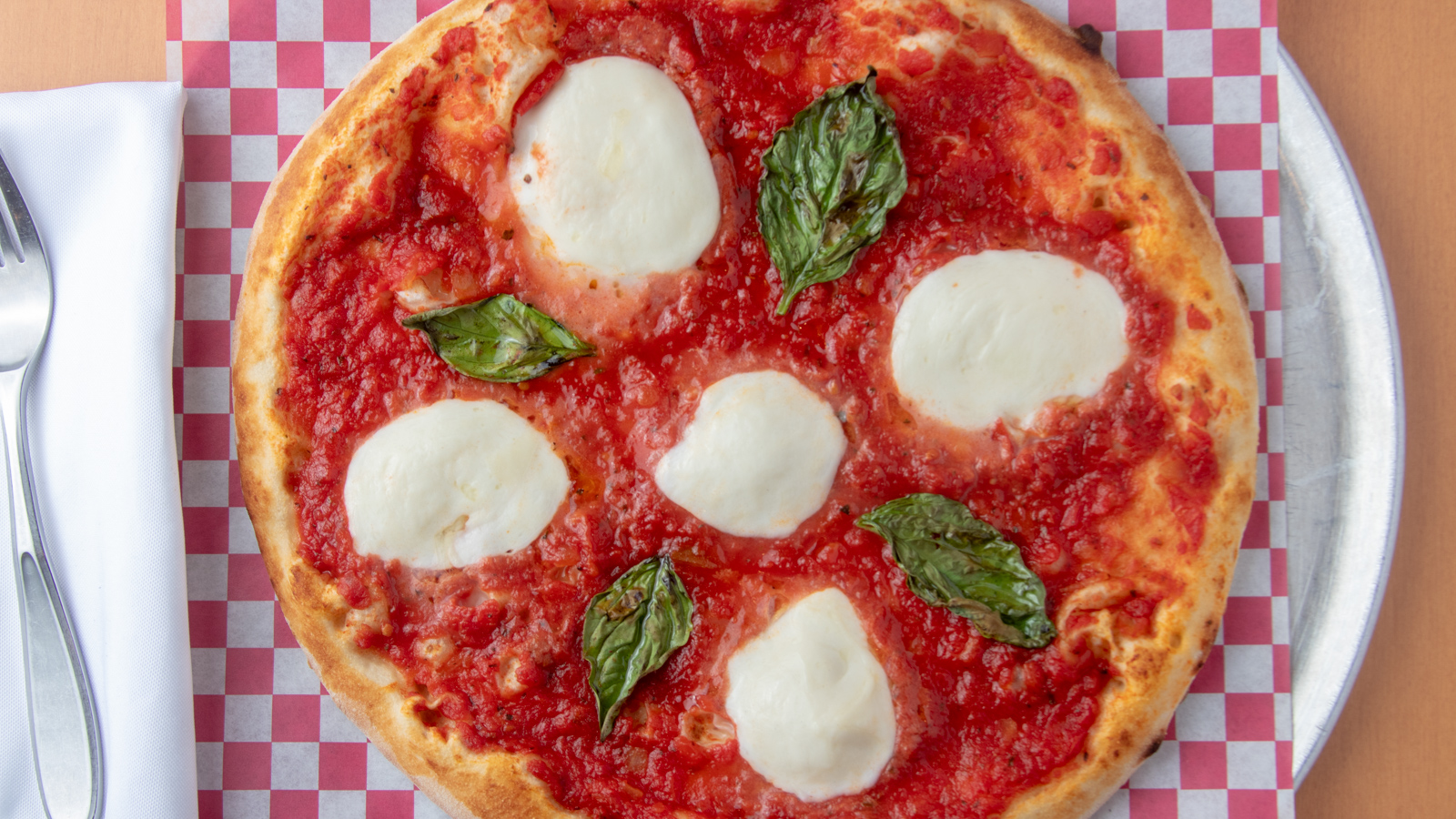 Order Margherita Napoletana Pizza food online from La Famiglia Wood Fired Pizzeria store, Humble on bringmethat.com