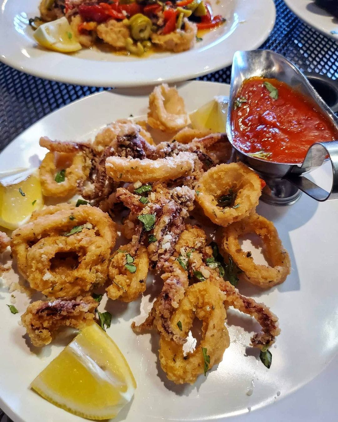 Order Fried Calamari - Appetizer food online from Midland Ave Pizzeria store, Yonkers on bringmethat.com