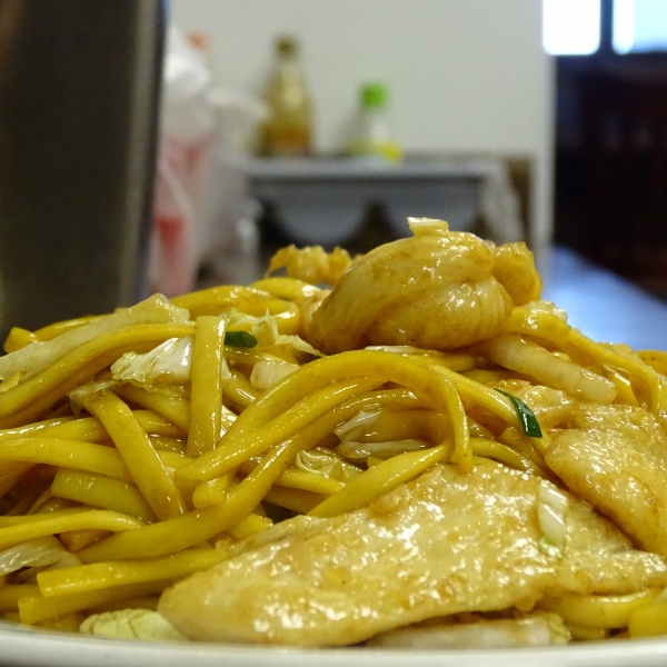 Order R4. Lo Mein Noodles food online from QQ Star China Cafe store, Friendswood on bringmethat.com