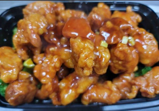 Order S1. General Tso's Chicken (Spicy) 左鸡 大 food online from Mr. Wonton store, Egg Harbor Township on bringmethat.com