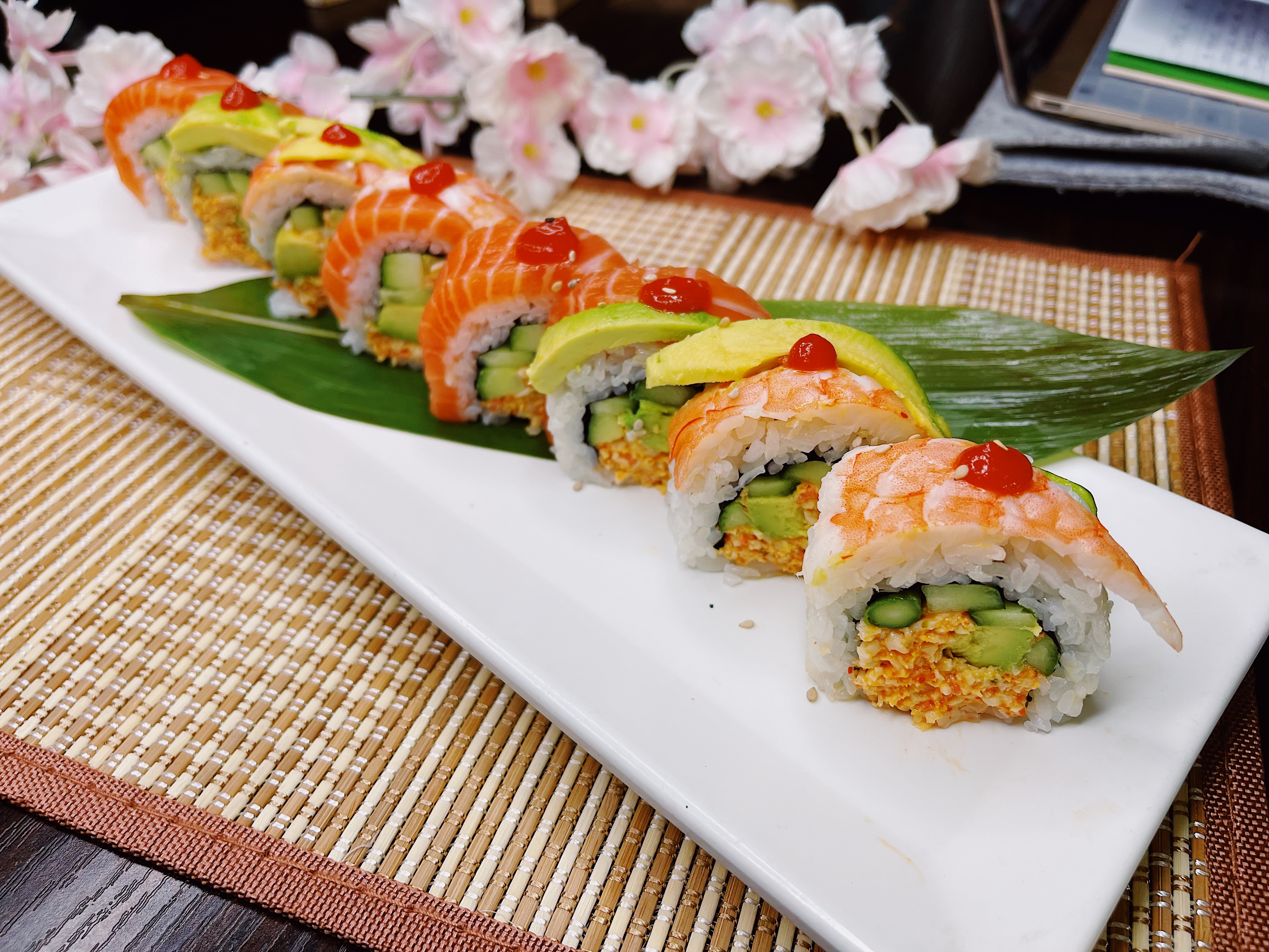 Order F9. House Roll food online from Sushien store, Carson on bringmethat.com