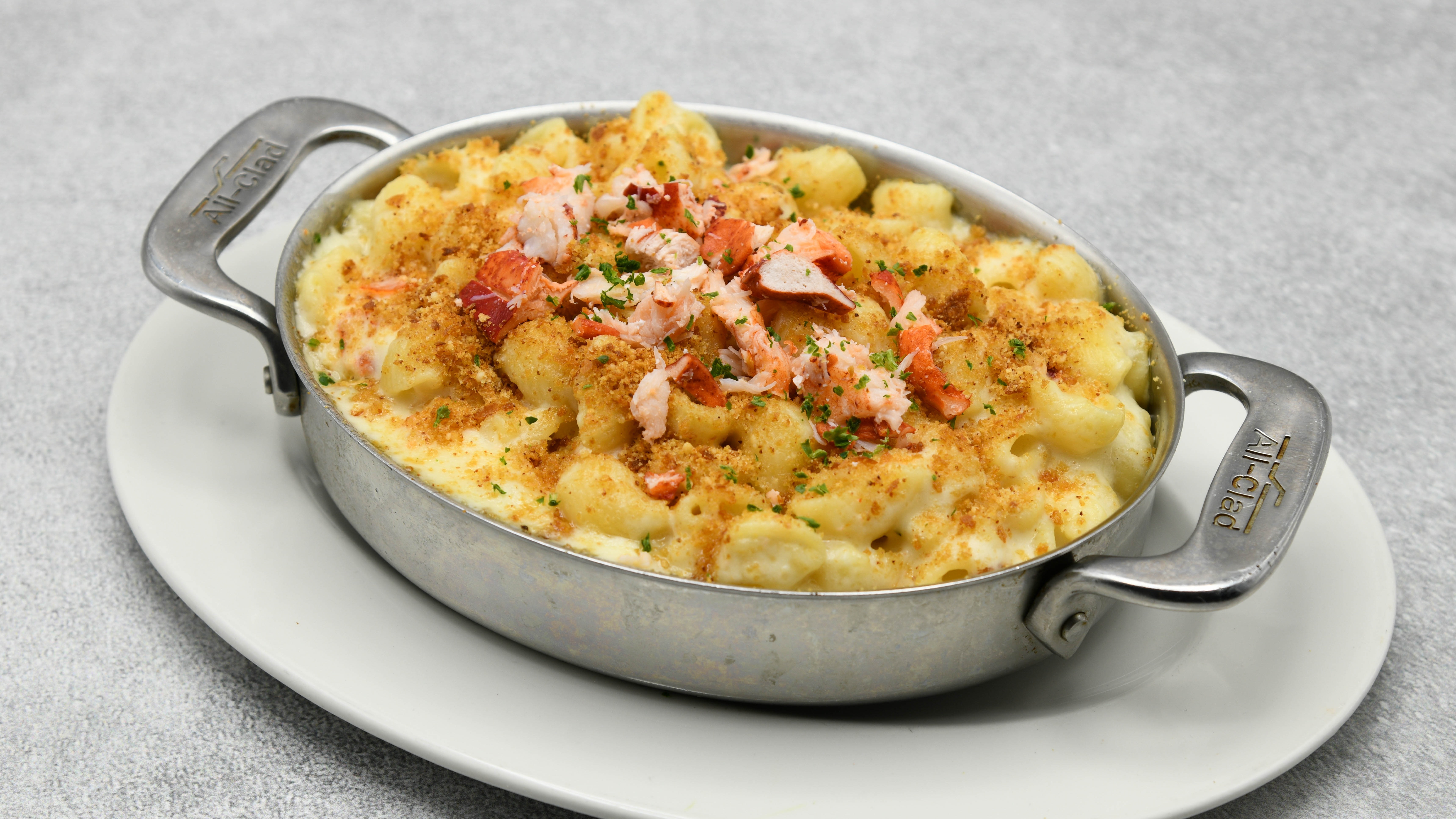 Order Lobster Macaroni & Cheese food online from Del Frisco's store, Houston on bringmethat.com