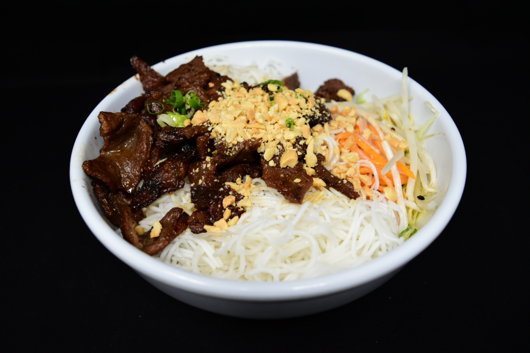 Order 46. Bun Bo Nuong Xa/Flame Broiled Beef w/Lemongrass food online from Fortune Star Cuisine store, Reno on bringmethat.com