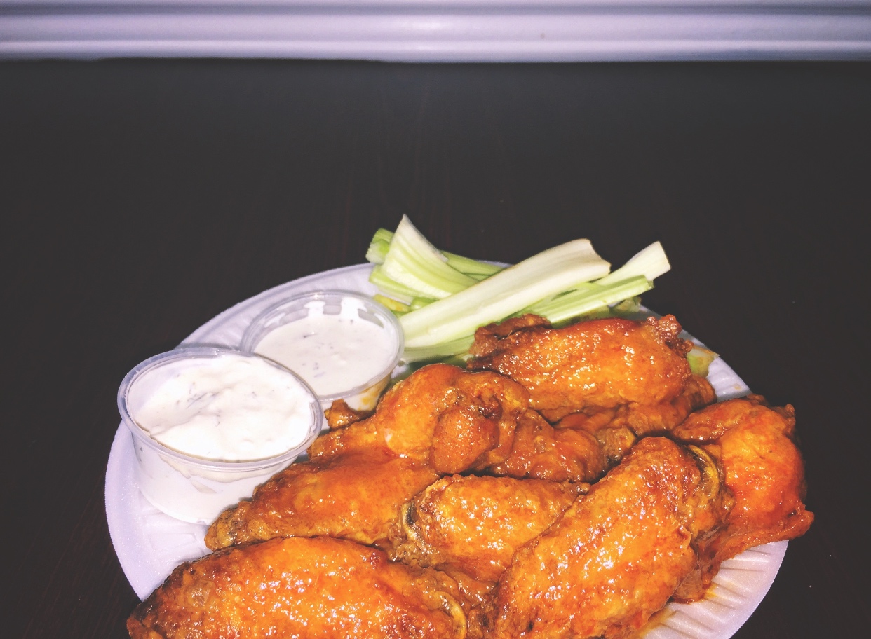 Order 10 Piece Buffalo Chicken Wings food online from Chuck's Cafe store, Hamilton Township on bringmethat.com