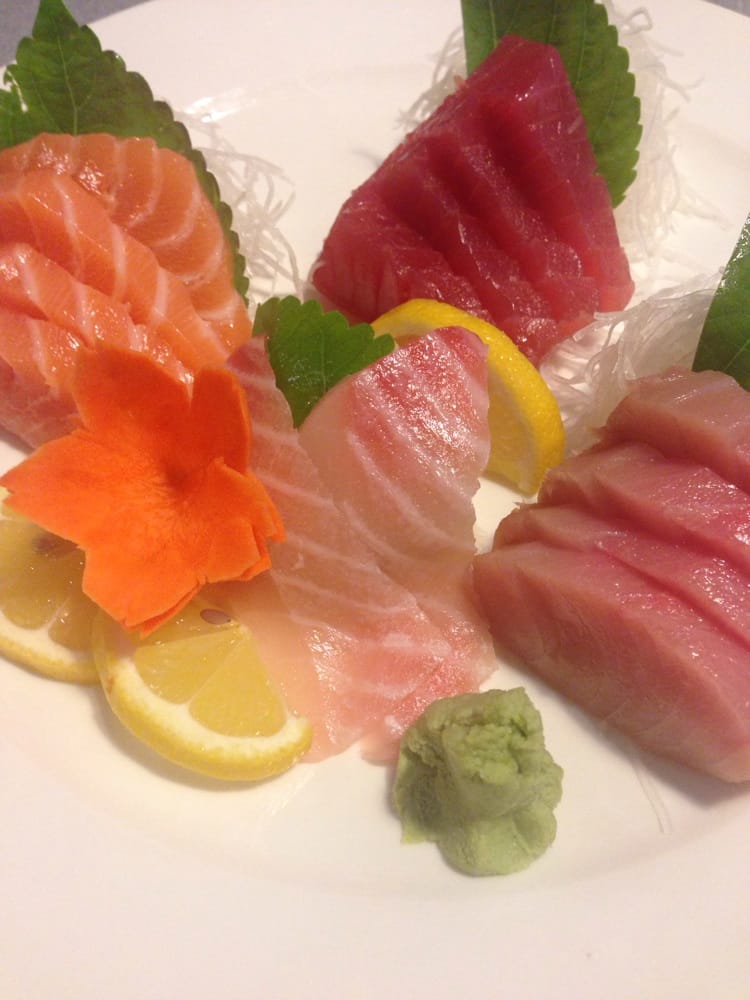 Order 10 Pieces Assorted Sashimi E food online from Kippu Japanese Cuisine store, San Francisco on bringmethat.com