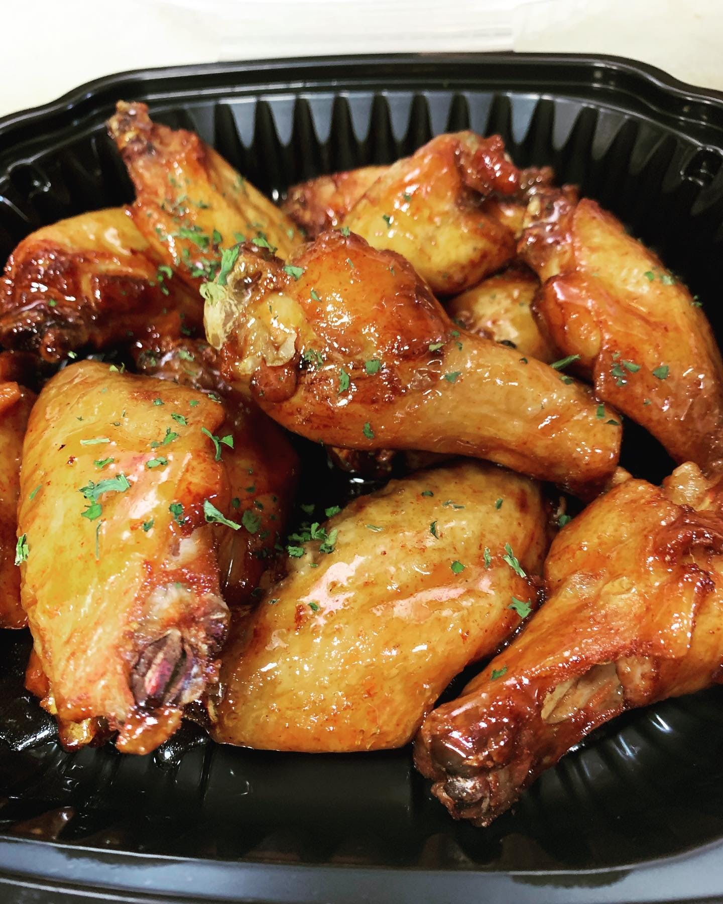 Order Buffalo Wings - Appetizer food online from Linda's Pizza & Restaurant store, Manchester Township on bringmethat.com