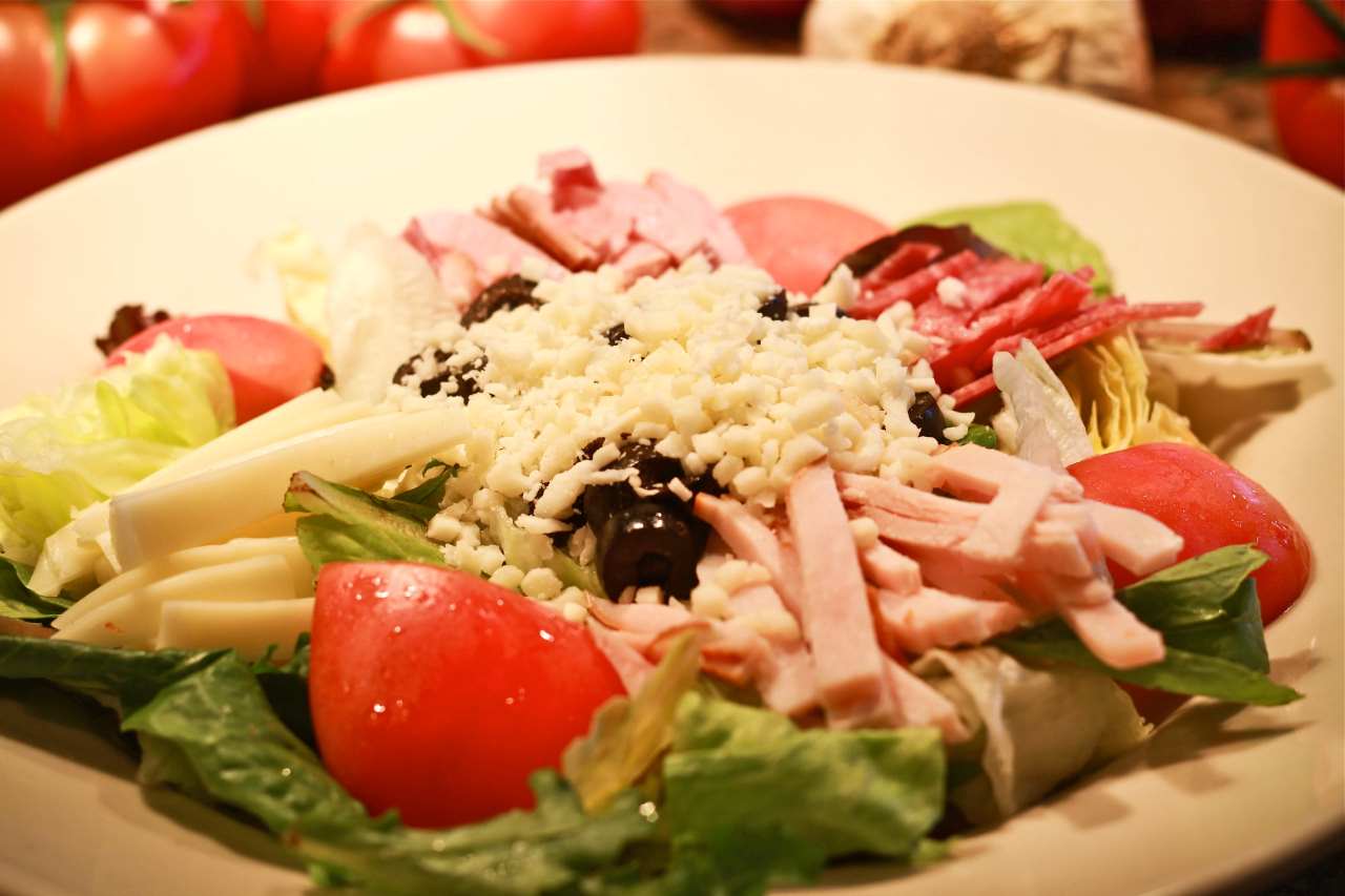 Order Chef's Salad food online from Romes Pizza store, Helotes on bringmethat.com