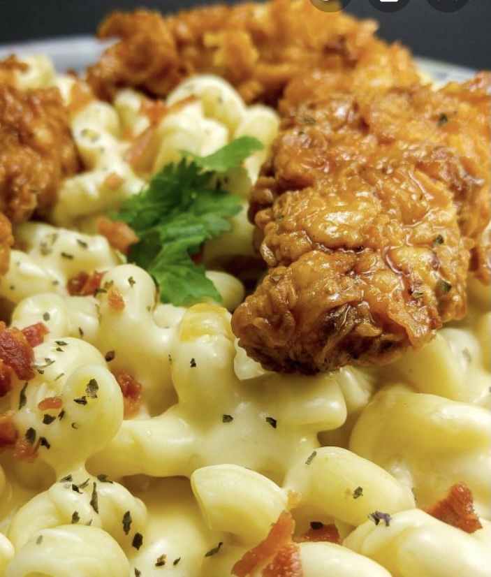 Order Crispy Chicken Mac & Cheese food online from Wing It! Bar And Grill store, El Paso on bringmethat.com