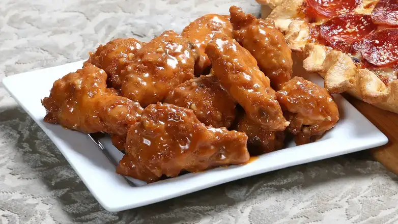 Order Traditional Wings food online from Zeppe'S Pizzeria store, Middlefield on bringmethat.com