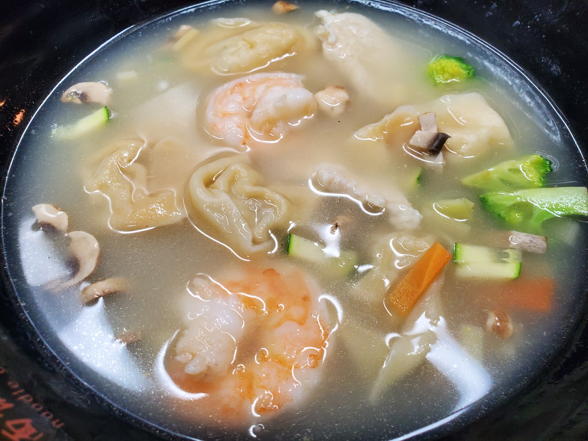 Order 127. Wor Wonton Soup 豪华馄饨汤 food online from Noodle Or Rice store, Vacaville on bringmethat.com