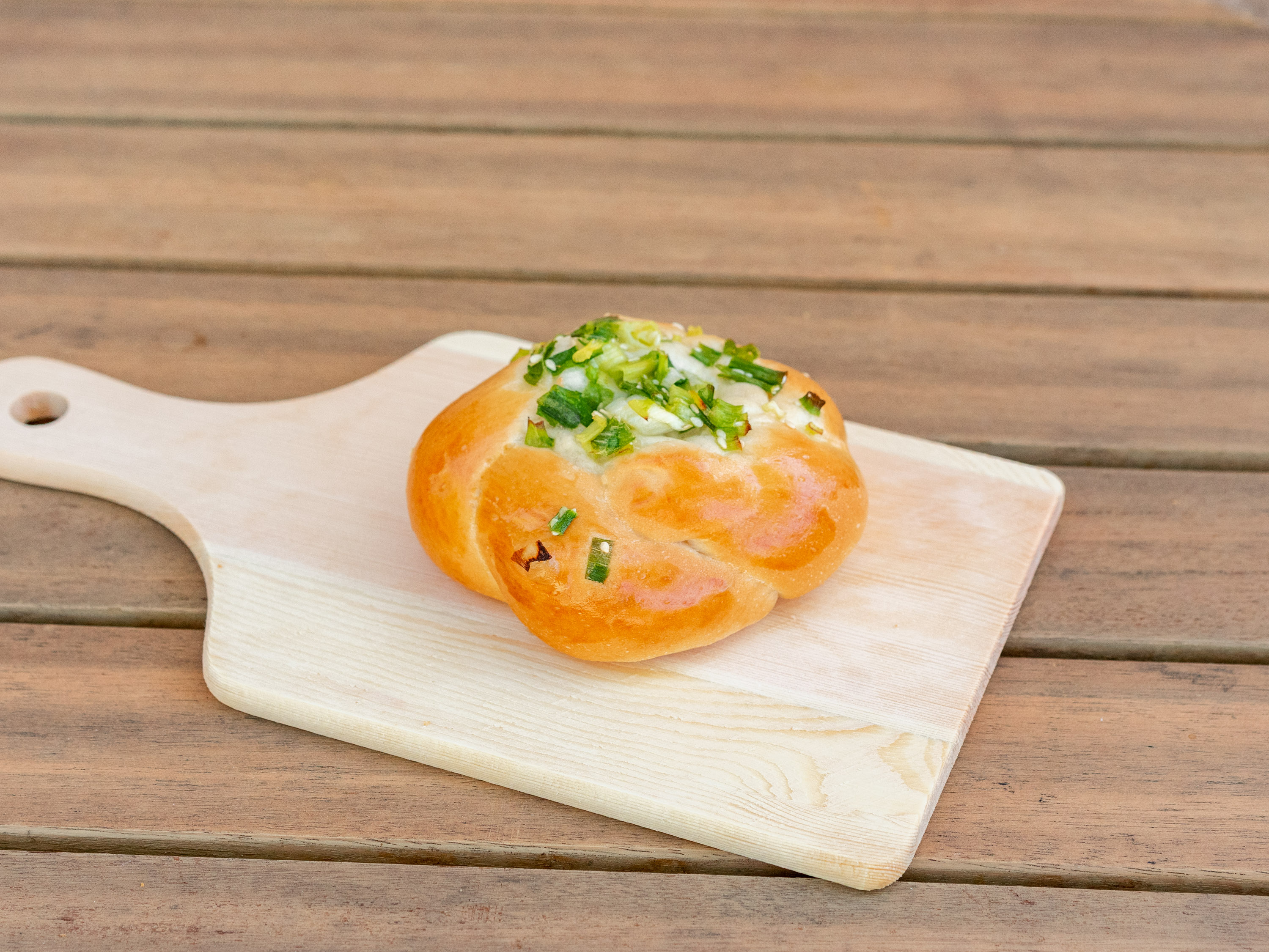 Order Green Onion Bun 香蔥飽 food online from Kee Wah Bakery store, Cupertino on bringmethat.com
