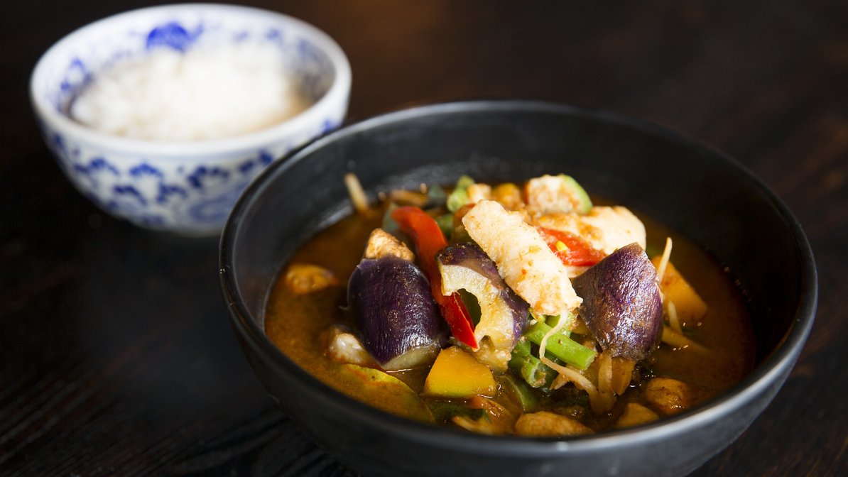 Order Kaeng Pa Pla Curry food online from Chao Krung Restaurant store, Los Angeles on bringmethat.com
