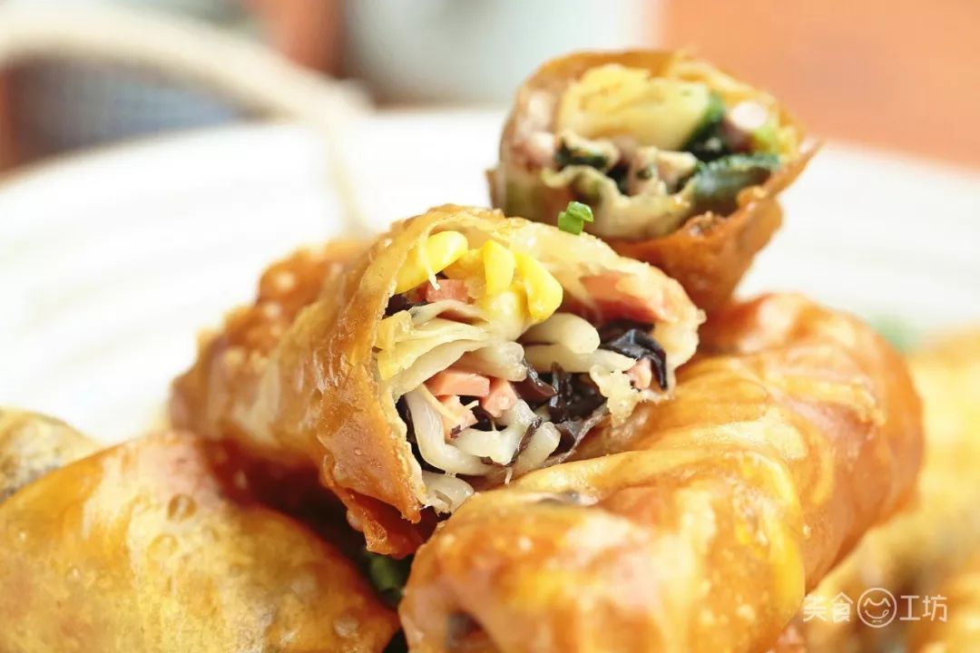 Order 2. Vegetable Egg Roll food online from Chop Suey City store, Chicago on bringmethat.com
