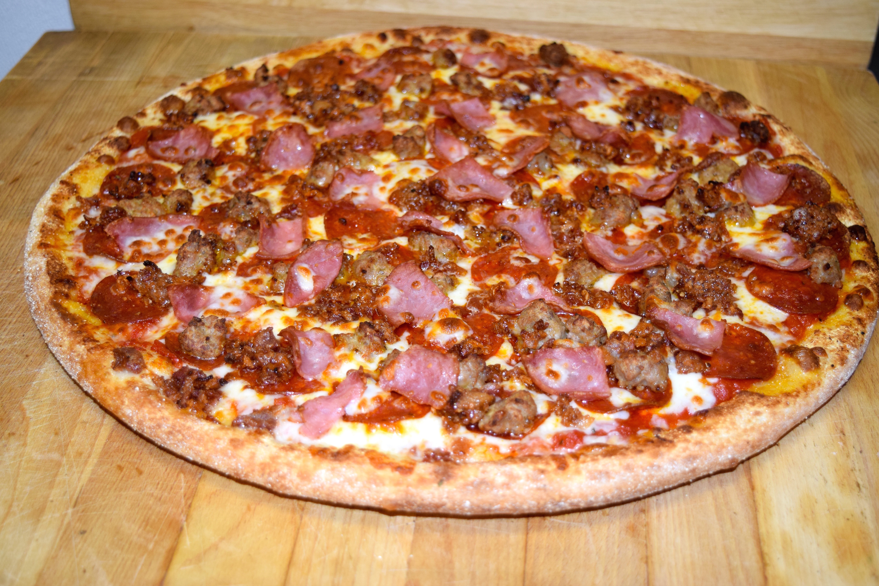 Order Meat Supreme Pizza food online from Cuzino Pizza & Pasta store, Wilmington on bringmethat.com