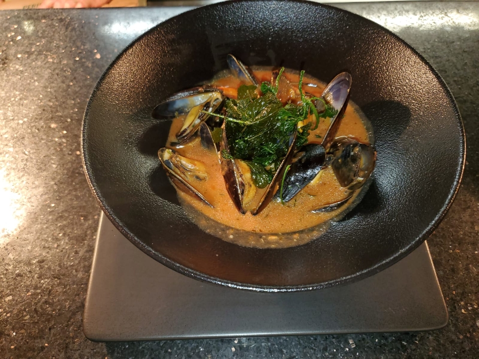 Order Sicilian Steamed Mussels food online from Venue Restaurant store, San Ramon on bringmethat.com