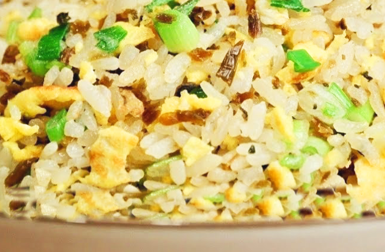 Order Egg Fried Rice with Ya Cai 四川宜宾芽菜炒饭 food online from MomenTea store, New York on bringmethat.com