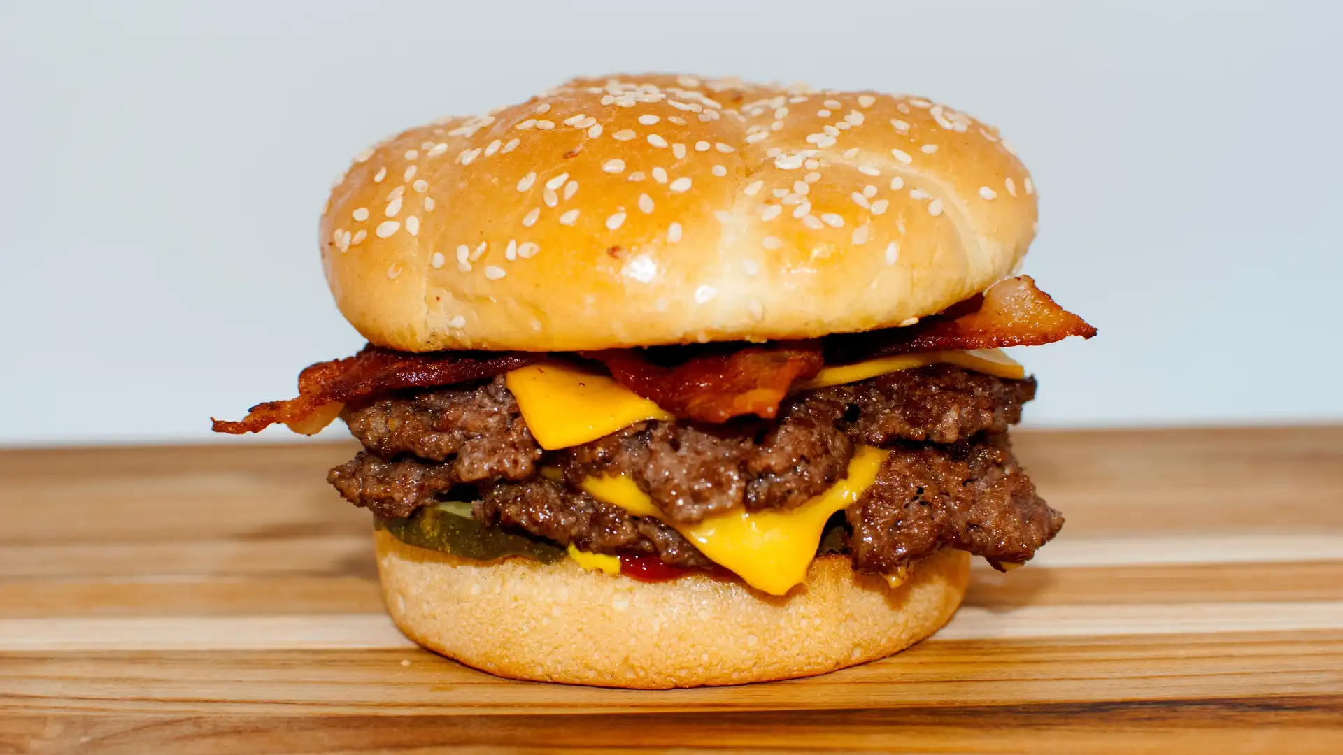 Order 1/4 lb. Bacon Cheeseburger food online from Burger 81 store, Bay City on bringmethat.com