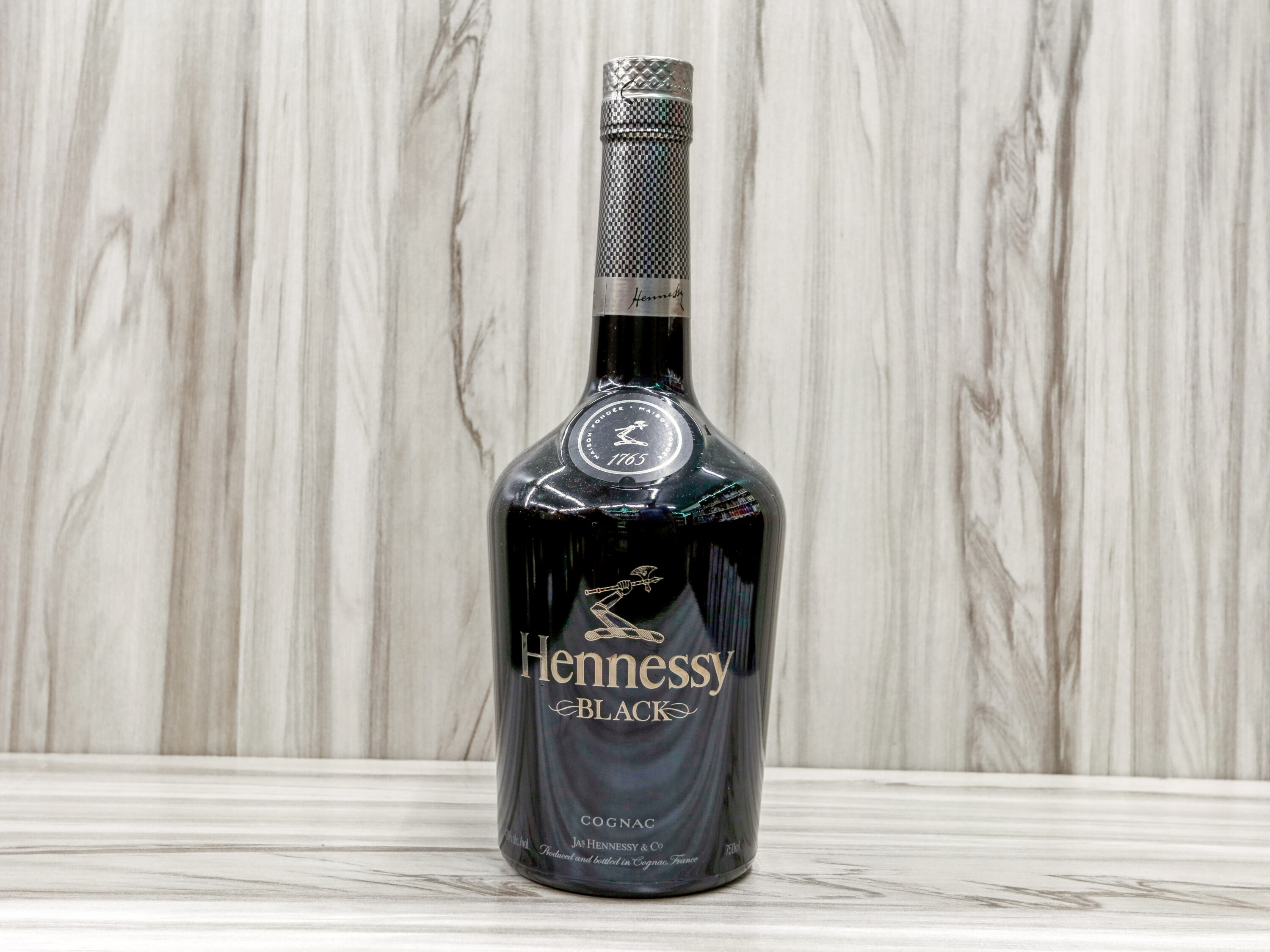Order 1 Liter Hennessy Black food online from Shamrock Wines & Liquors store, Bronx on bringmethat.com