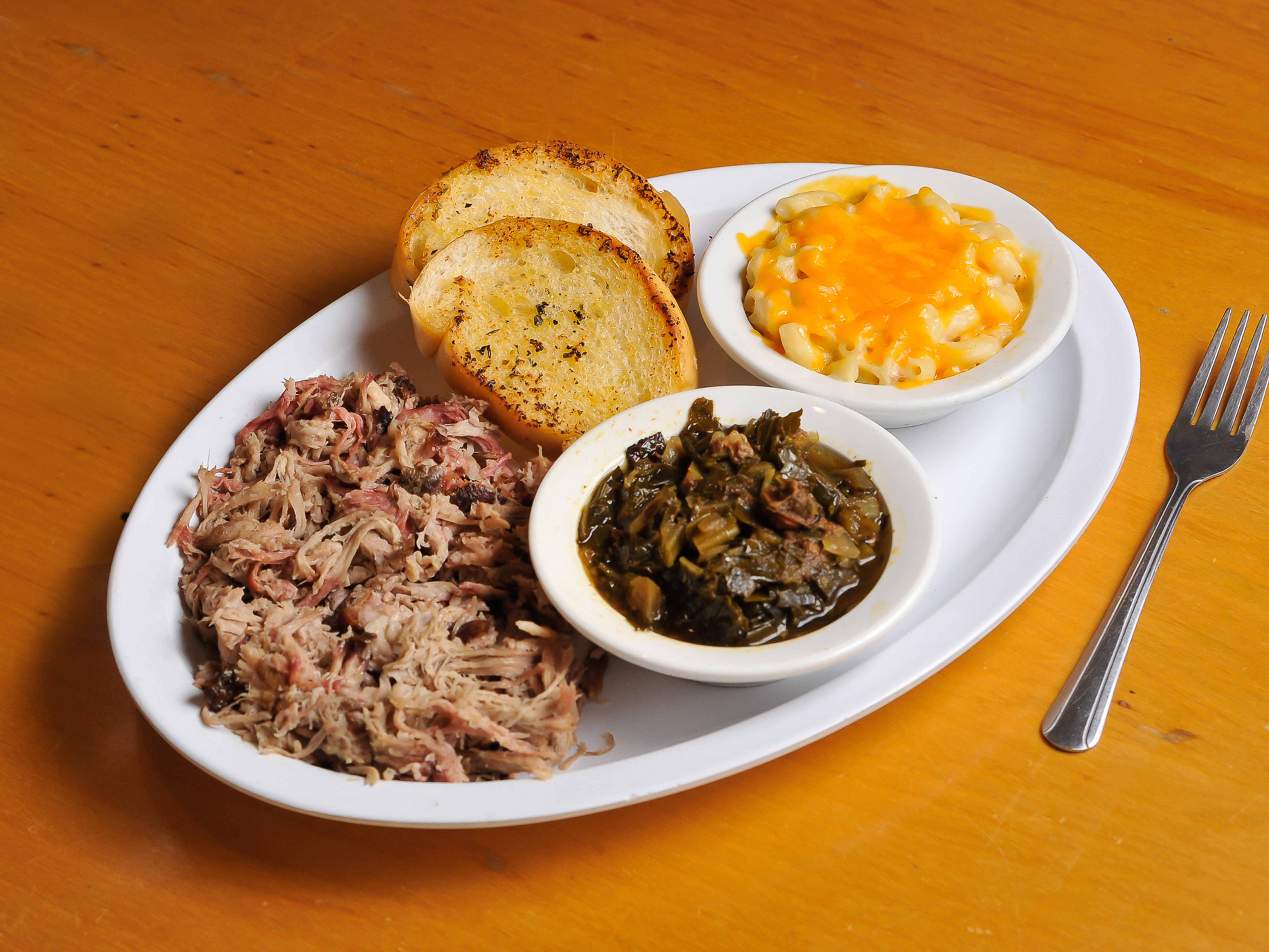 Order 8 oz. Pulled Pork Platter with 2 Sides and Garlic Bread food online from J Miller's Smokehouse store, Woodstock on bringmethat.com