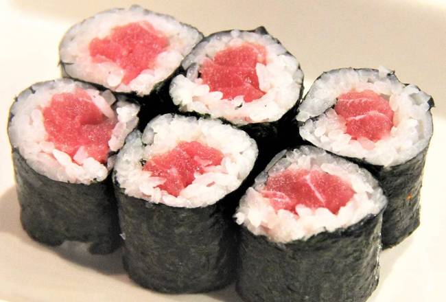 Order Tuna Roll food online from Maneki Neko Express store, Arlington on bringmethat.com
