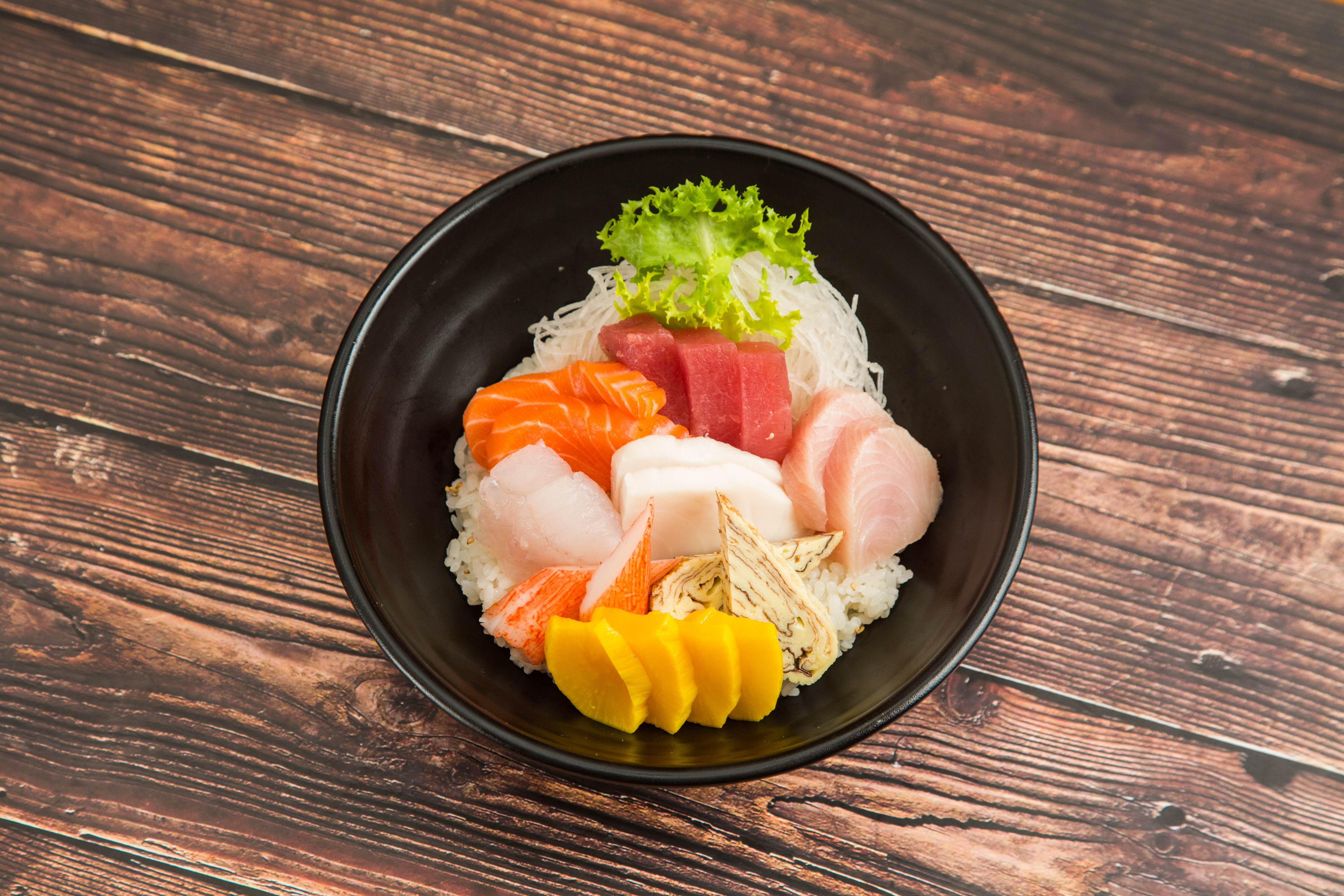 Order Chirashi  food online from Sushi para japanese restaurant store, New York on bringmethat.com