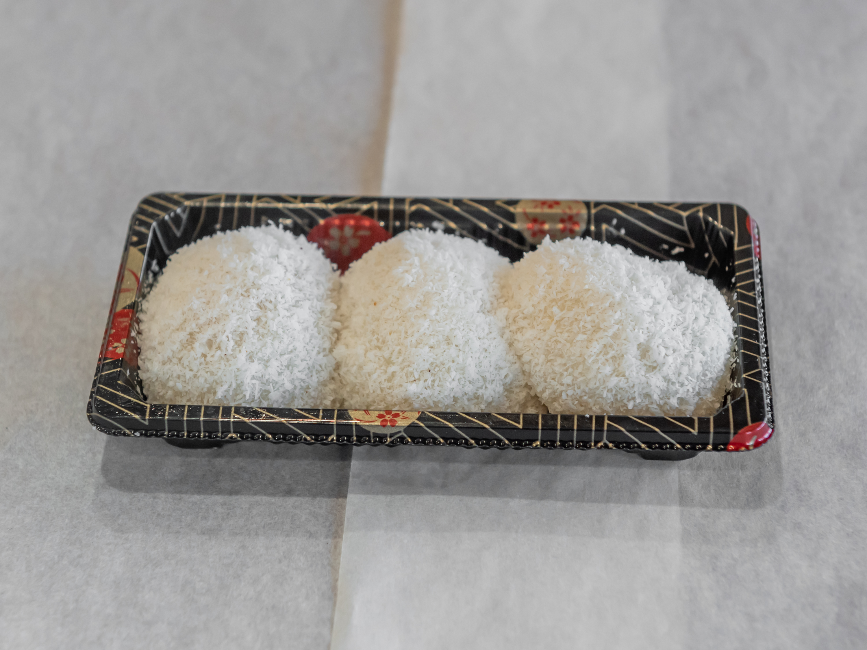 Order Sweet Rice Dumpling (糯米糍) food online from Long Family Pastry store, Los Angeles on bringmethat.com