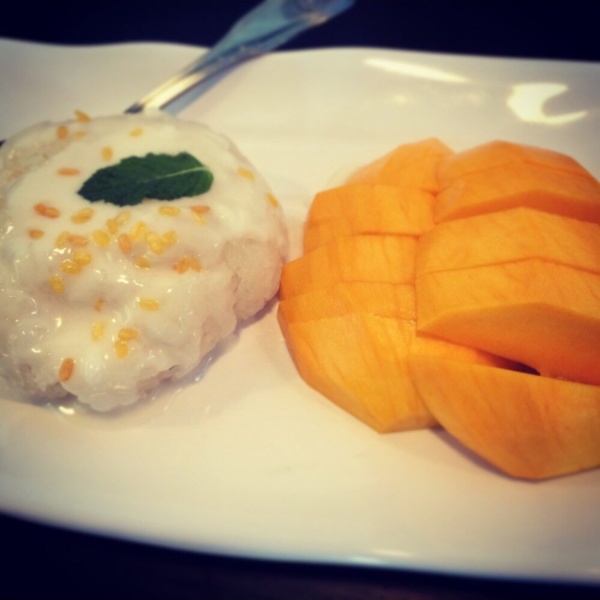 Order Sticky Rice with Mango food online from Chao Doi Thai Restaurant store, Pasadena on bringmethat.com