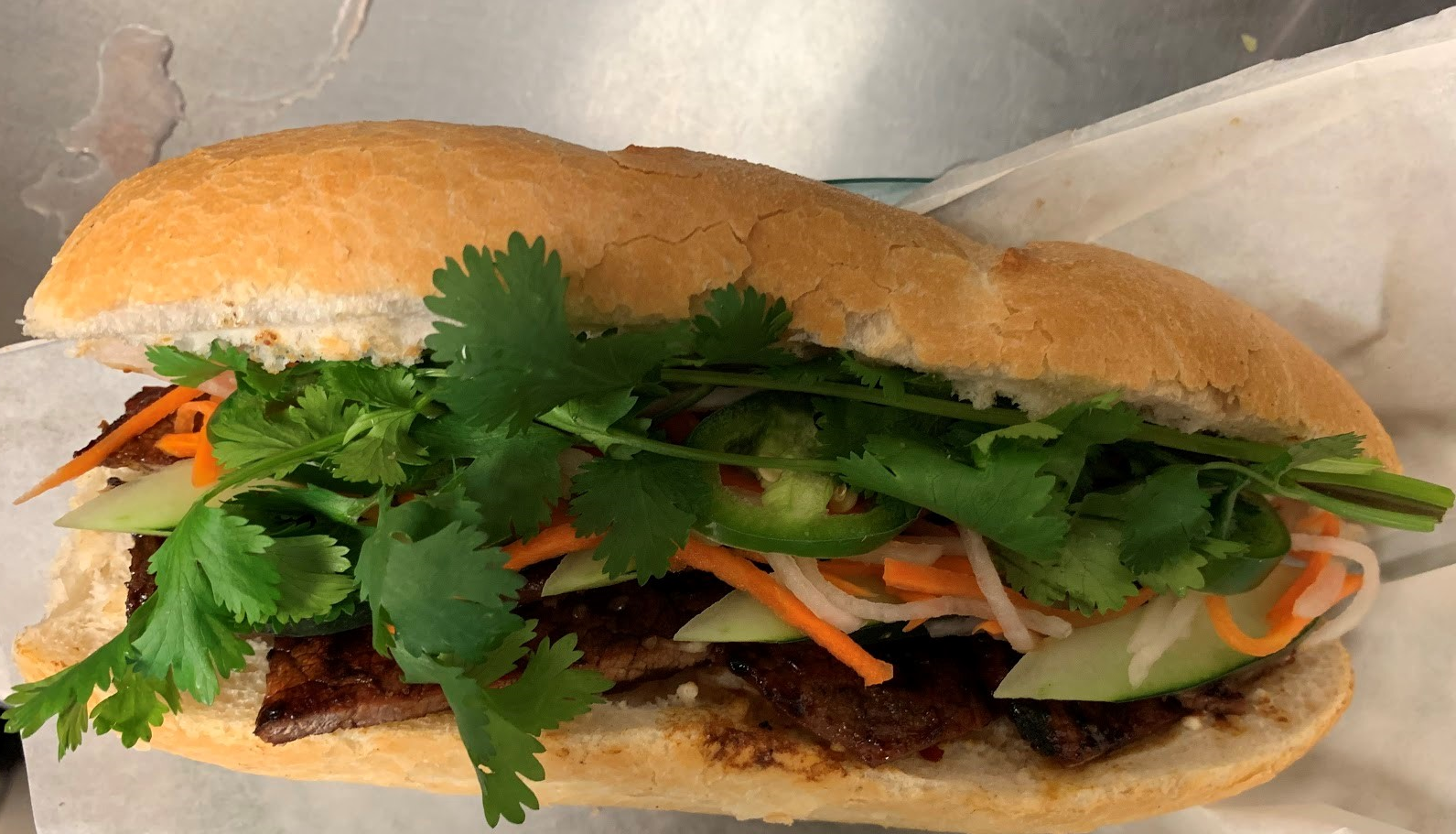 Order Banh mi thit bo nuong  food online from Hoanh Long Vietnamese & Chinese Restaurant store, Chicago on bringmethat.com