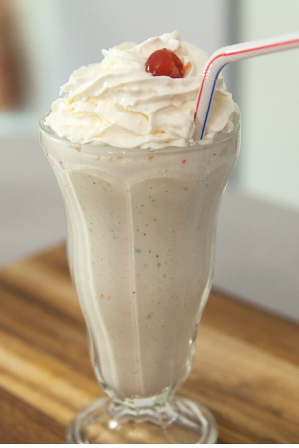 Order Vanilla Milkshakes food online from Rego Bagels store, Rego Park on bringmethat.com
