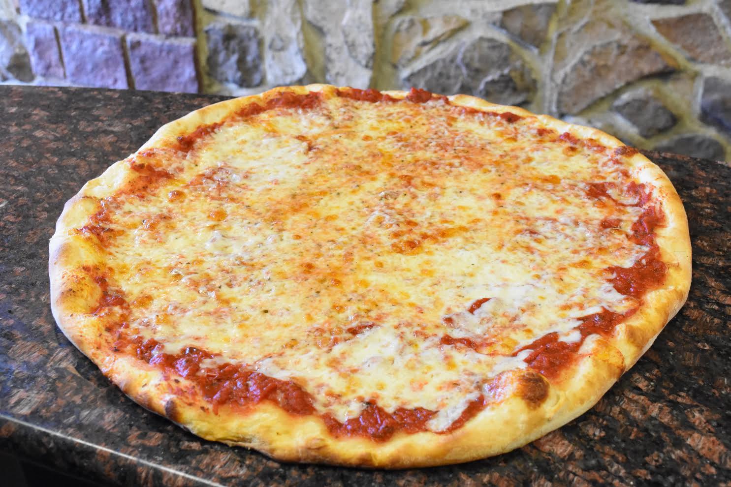Order Small Round Cheese Pizza food online from Giddy's Pizzeria & Restaurant store, East Brunswick on bringmethat.com