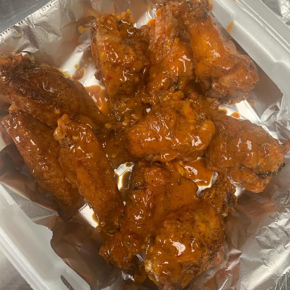 Order Chicken Wings - 5 Pieces food online from Oscar's Pizza store, Lakewood on bringmethat.com
