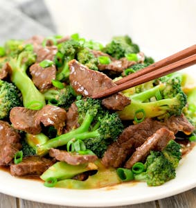 Order Broccoli Beef or Shrimp or BBQ Pork (w. White Rice) 復西兰花炒牛肉或大虾戀或叉烧 food online from Fine China store, Lansing on bringmethat.com