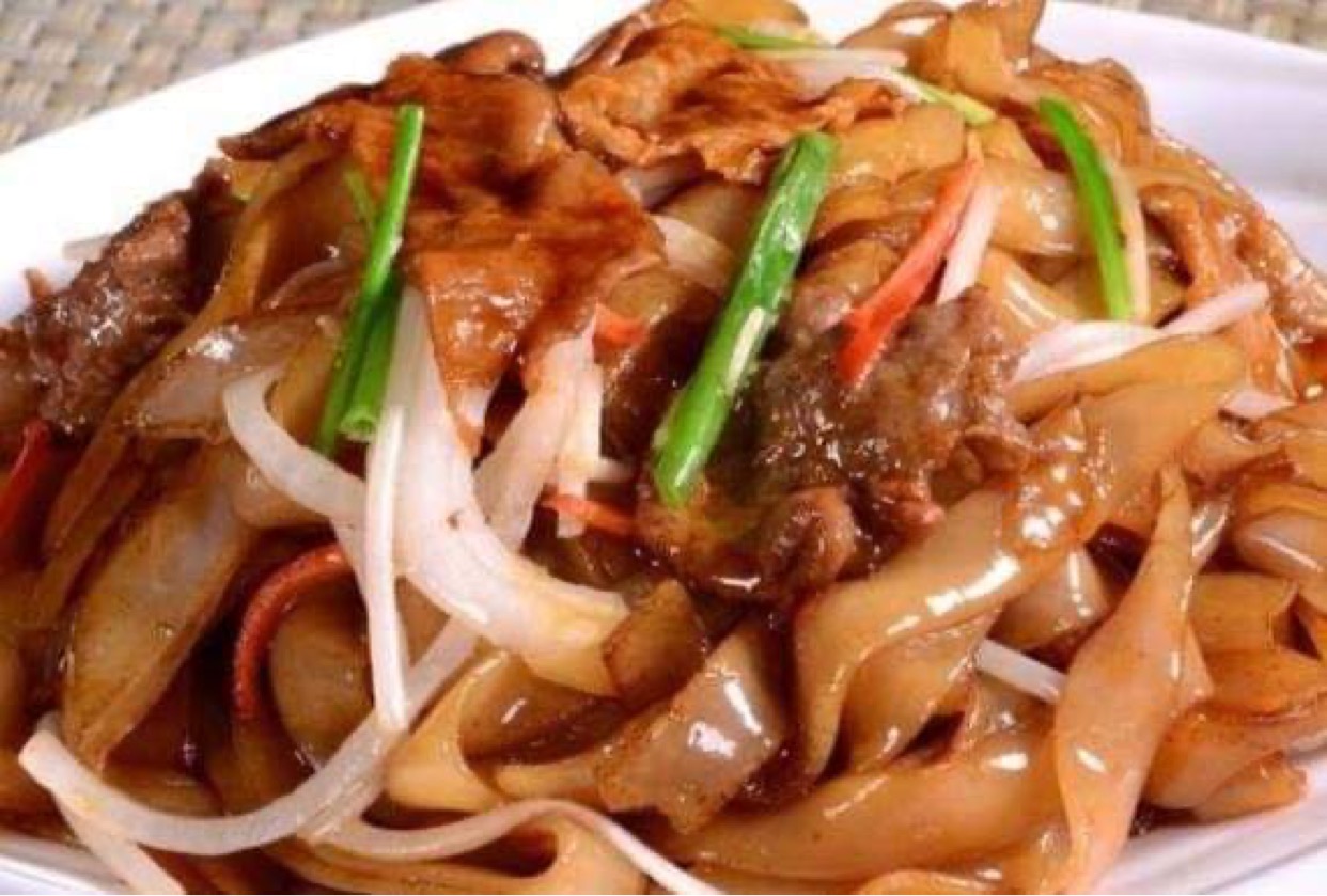 Order Beef Chow Fun Noodle food online from New Dragon store, Denver on bringmethat.com