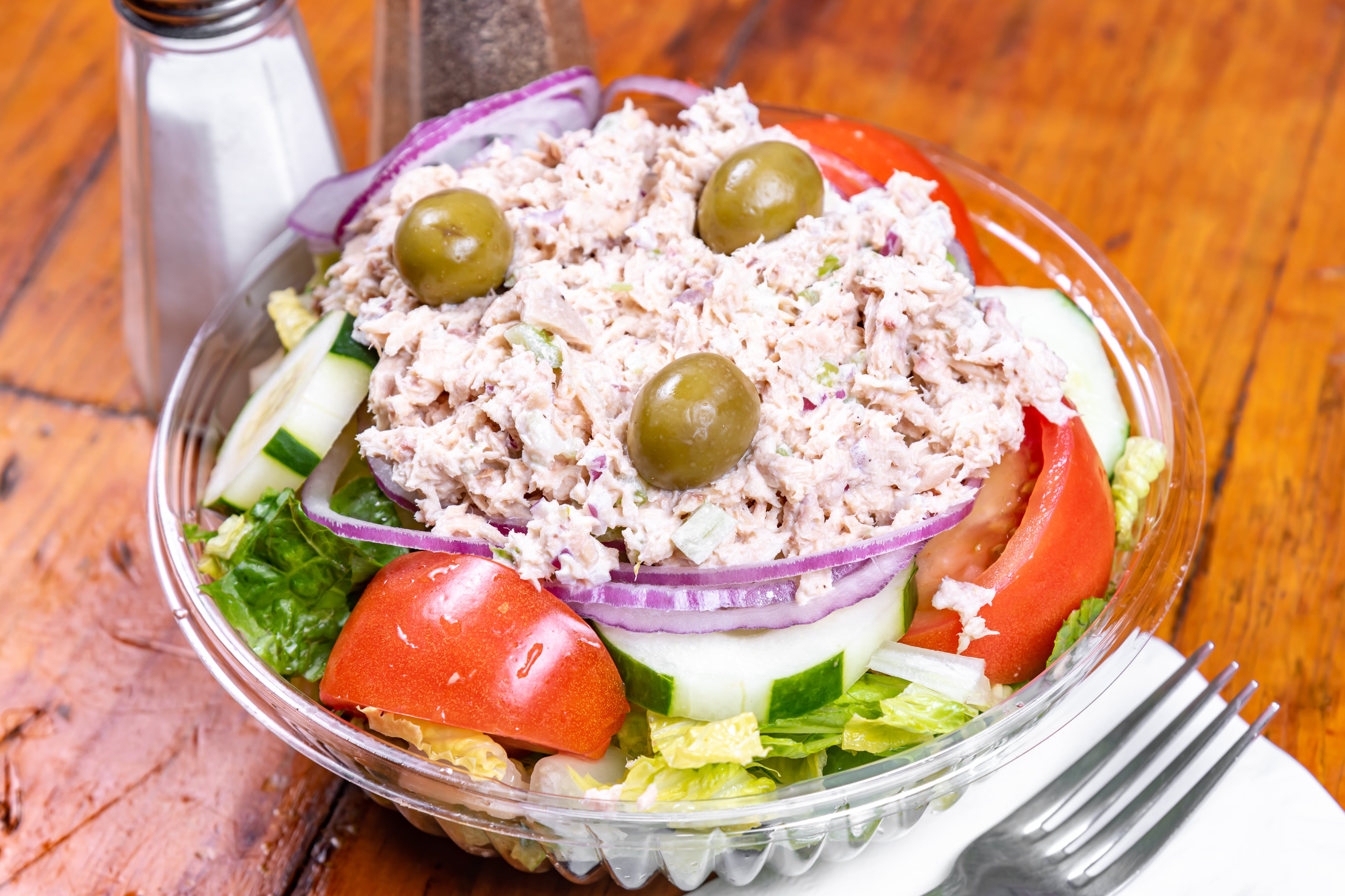 Order Tuna Platter Salad - Small food online from Elegante Pizzeria Restaurant store, Rockaway Beach on bringmethat.com