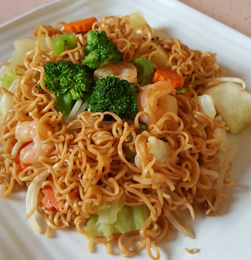 Order Chow Mein food online from Thai Fiesta Cafe store, Paramount on bringmethat.com