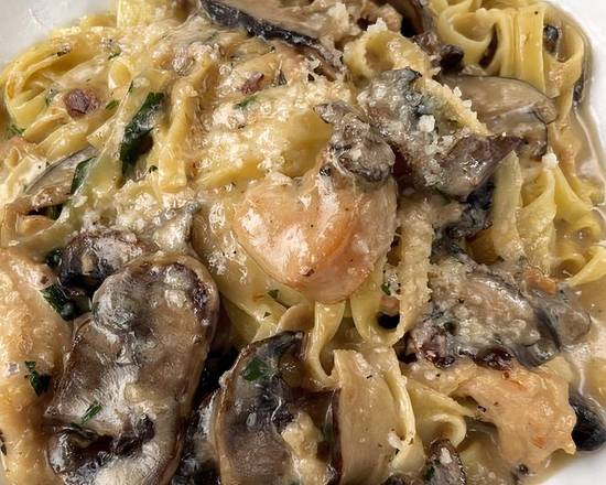 Order Chicken and Forest Mushroom Fettuccini food online from Gold Mirror store, San Francisco on bringmethat.com