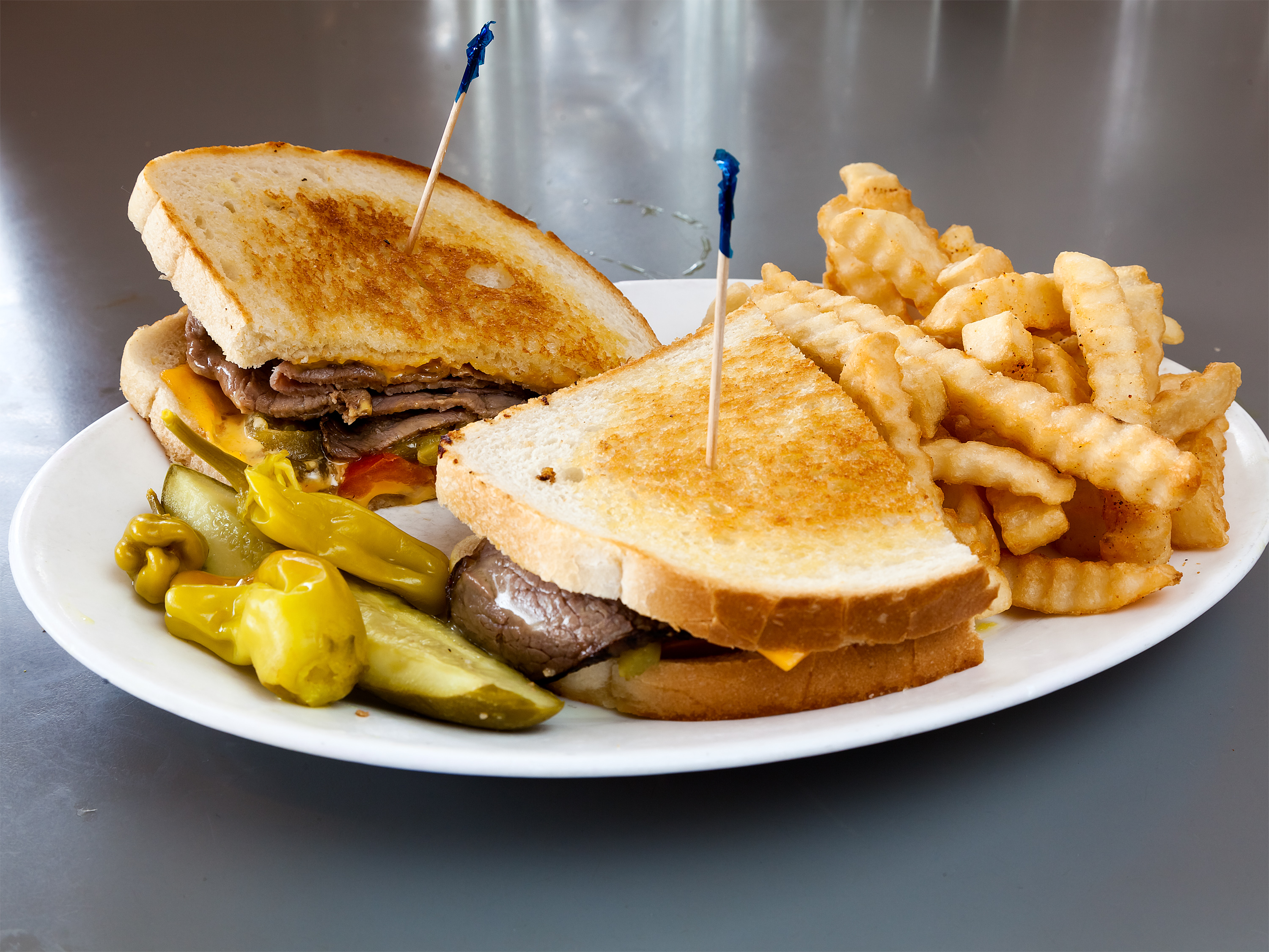 Order Hot Roast Beef Sandwich food online from Donna Kaye Cafe store, Bakersfield on bringmethat.com