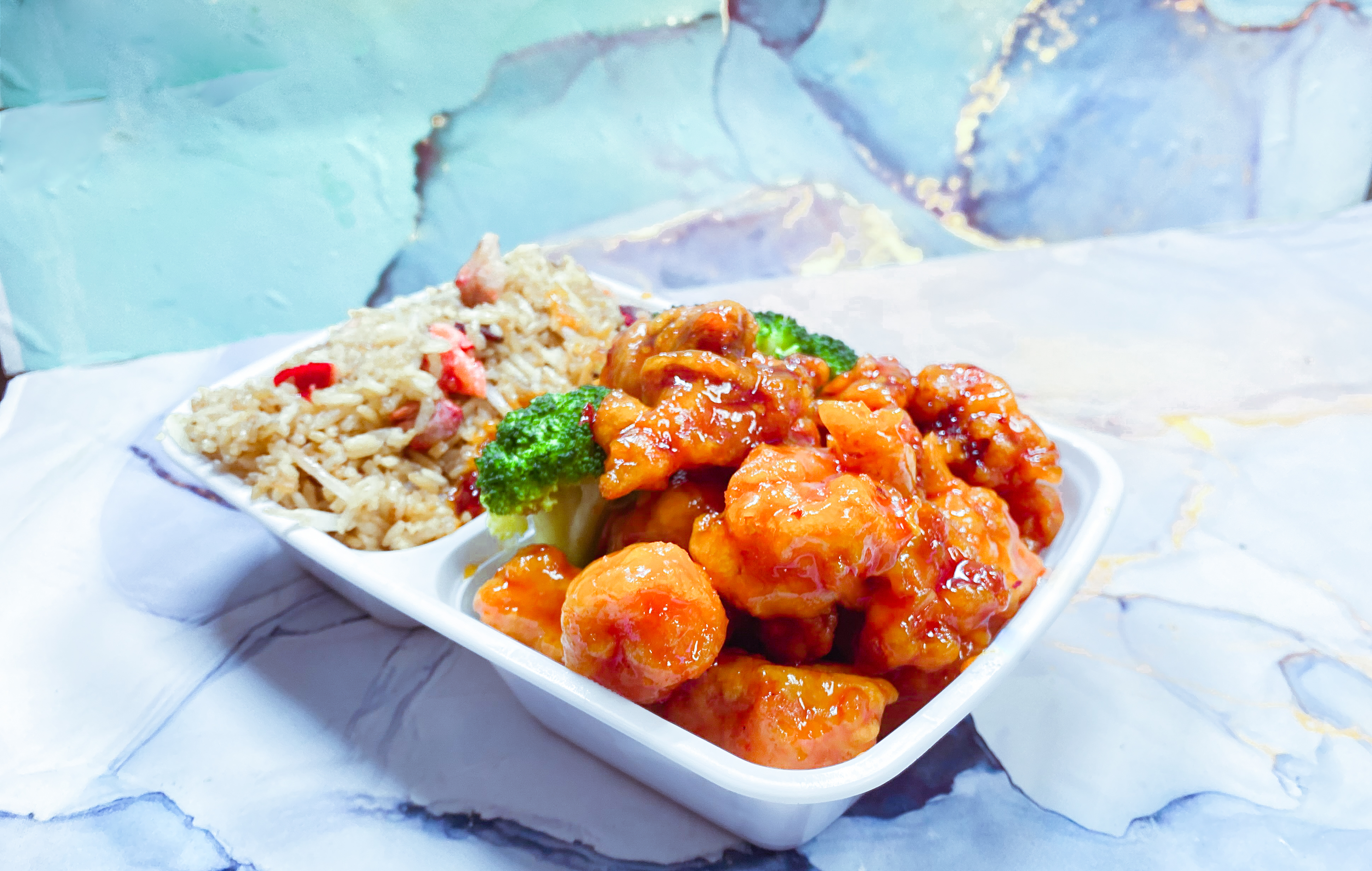 Order General Tso's Chicken Combination Platter food online from Dream House Asian Bistro store, Philadelphia on bringmethat.com