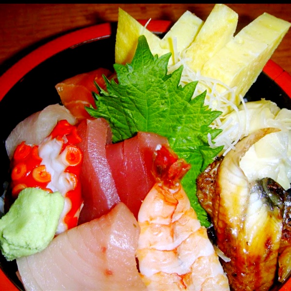 Order Chirashi Don Meal food online from Sake Roll Sushi store, Glendora on bringmethat.com
