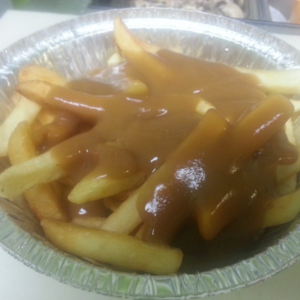 Order French Fries with Gravy food online from Pizza Wings & More store, Reisterstown on bringmethat.com