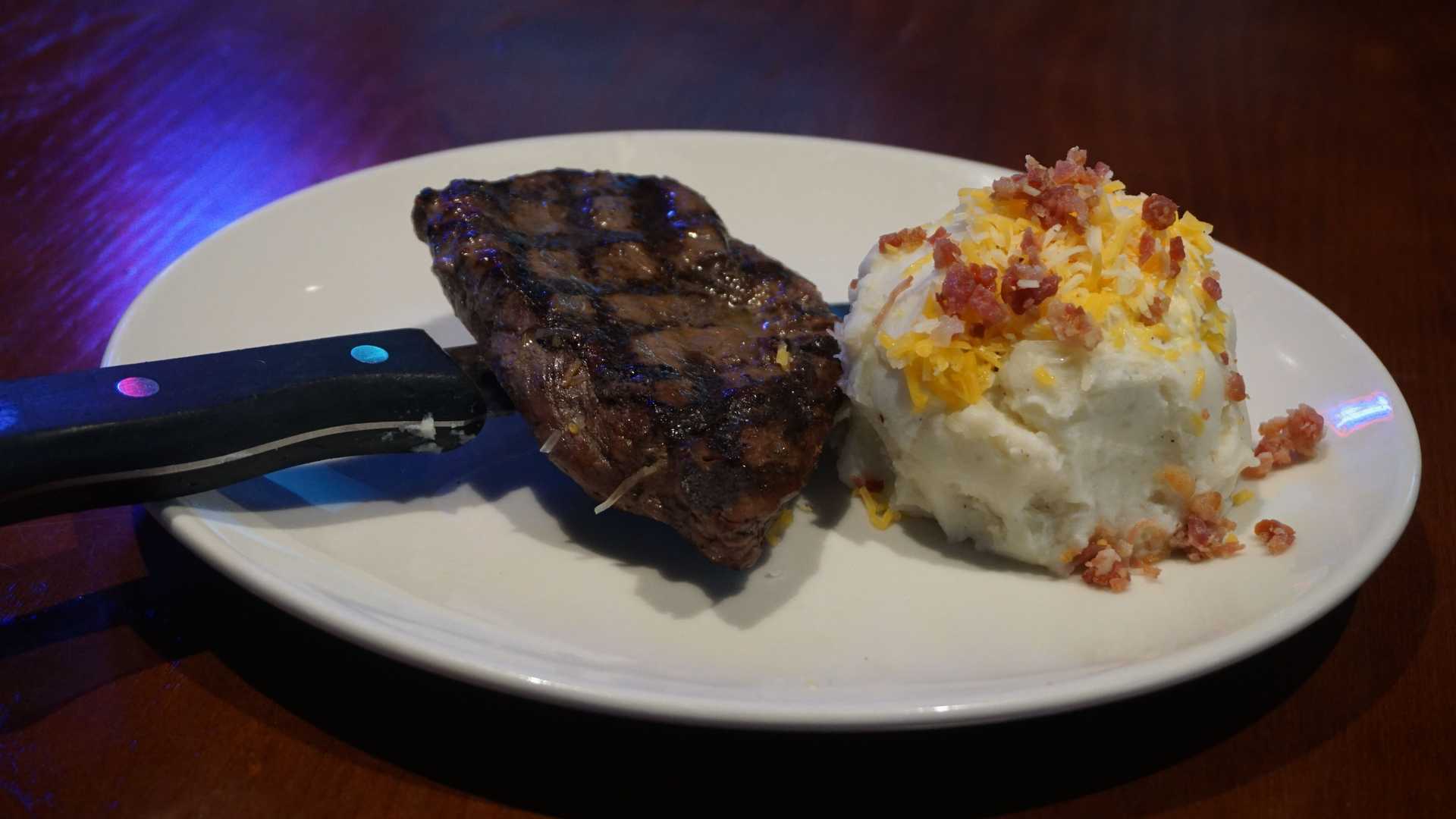 Order Sirloin Steak Combo food online from Kickback Jack's store, Fayetteville on bringmethat.com