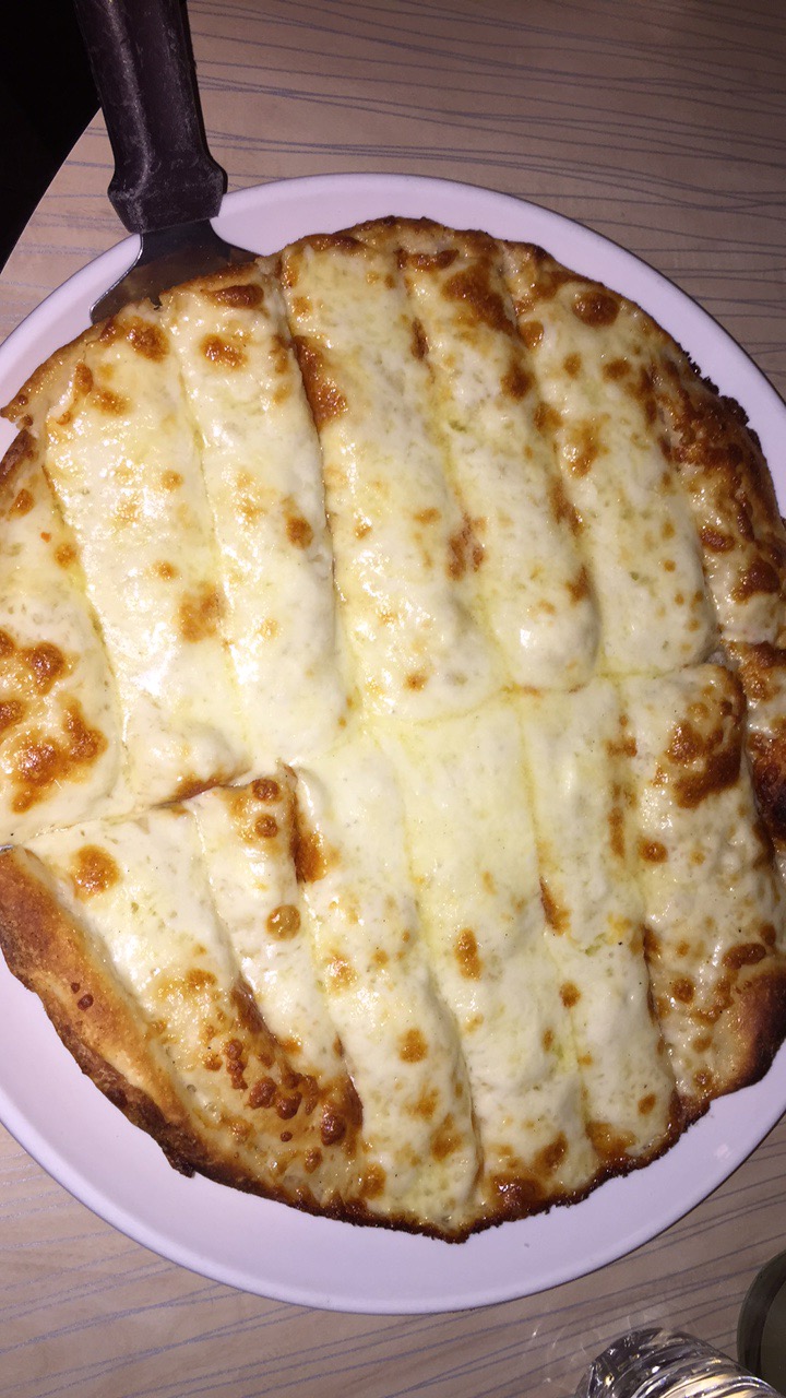 Order Cheese Bread food online from Shakers Bar and Grill store, Wixom on bringmethat.com