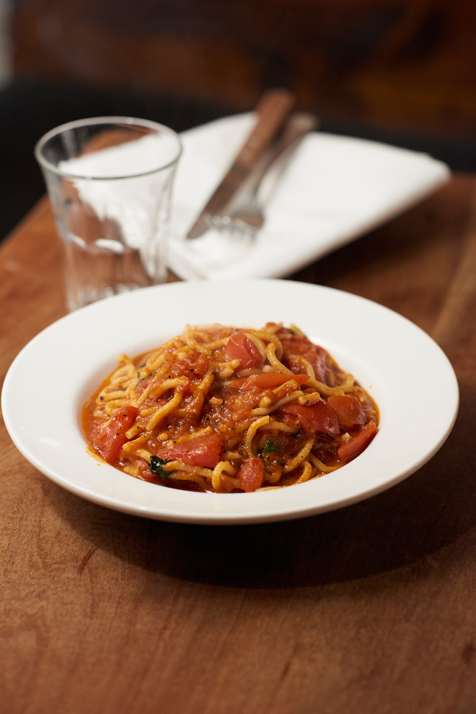 Order Spaghetti Fatti in Casa al Pomodoro Fresco food online from Mercato store, New York on bringmethat.com