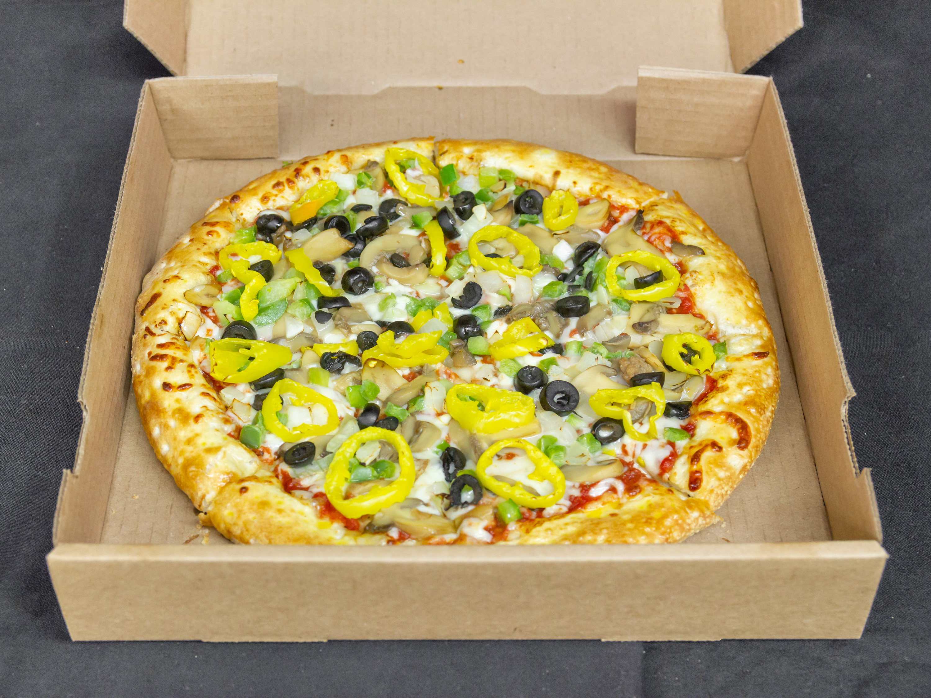 Order Veggie Delight Pizza food online from Fire Pizza store, Detroit on bringmethat.com